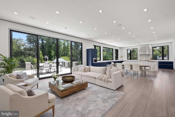 8801 FERNWOOD RD, BETHESDA, MD 20817