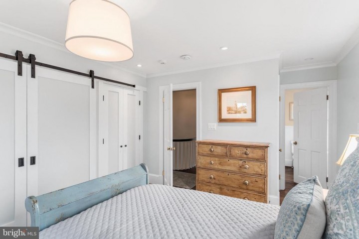 220 WARDOUR DR, ANNAPOLIS, MD 21401