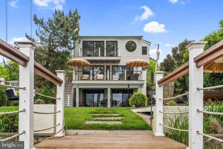 110 E LAKE DR, ANNAPOLIS, MD 21403