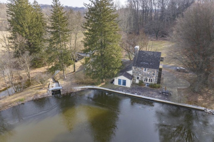 1201 SNUFF MILL RD, GREENVILLE, DE 19807