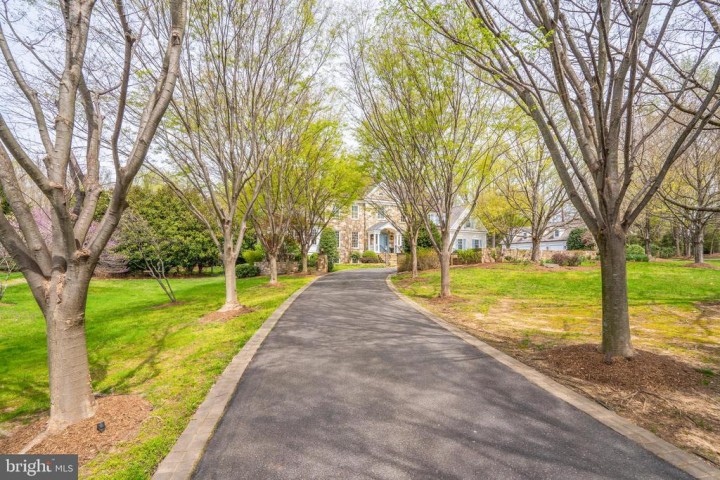 8503 COUNTRY CLUB DR, BETHESDA, MD 20817