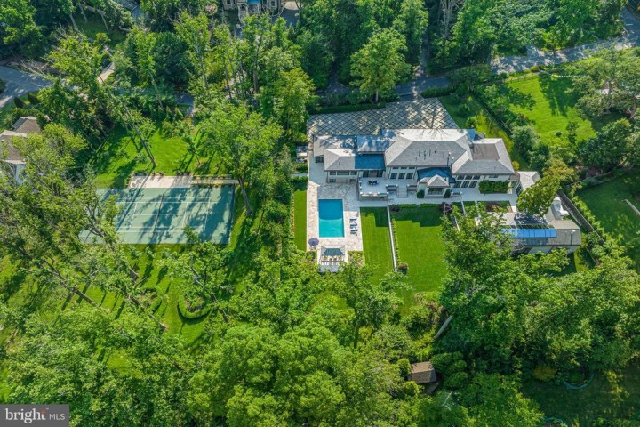 8801 FERNWOOD RD, BETHESDA, MD 20817