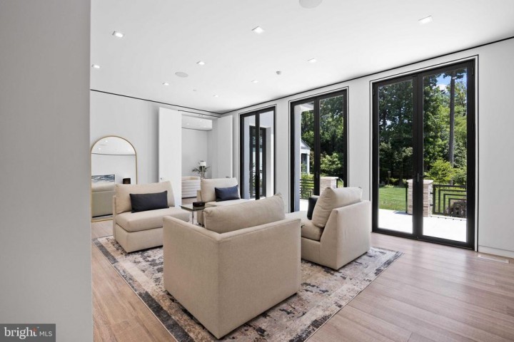 8801 FERNWOOD RD, BETHESDA, MD 20817