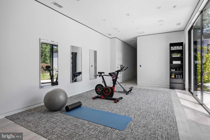 8801 FERNWOOD RD, BETHESDA, MD 20817