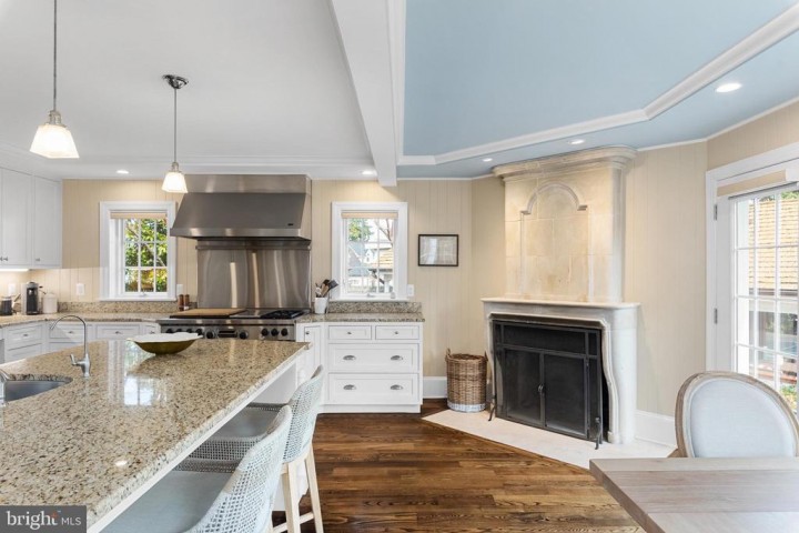 220 WARDOUR DR, ANNAPOLIS, MD 21401