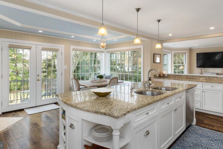 220 WARDOUR DR, ANNAPOLIS, MD 21401