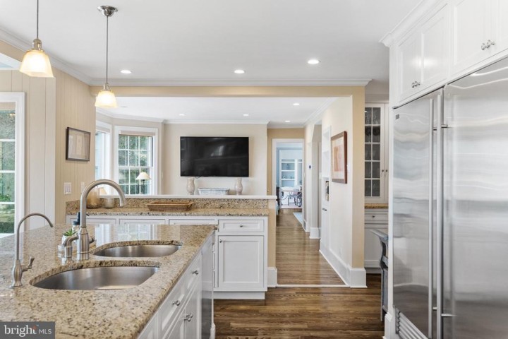 220 WARDOUR DR, ANNAPOLIS, MD 21401