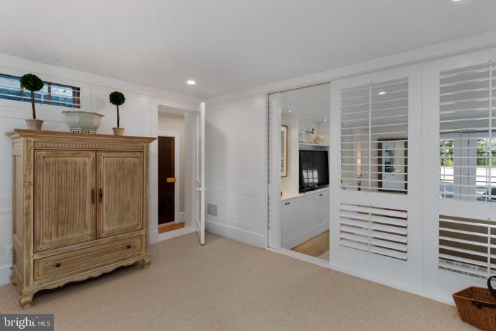 220 WARDOUR DR, ANNAPOLIS, MD 21401