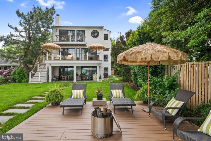 110 E LAKE DR, ANNAPOLIS, MD 21403