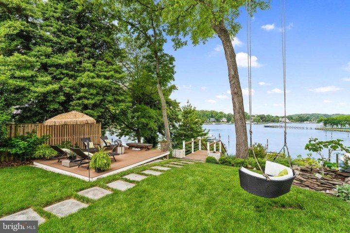 110 E LAKE DR, ANNAPOLIS, MD 21403