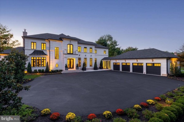 8913 HOLLY LEAF LN, BETHESDA, MD 20817